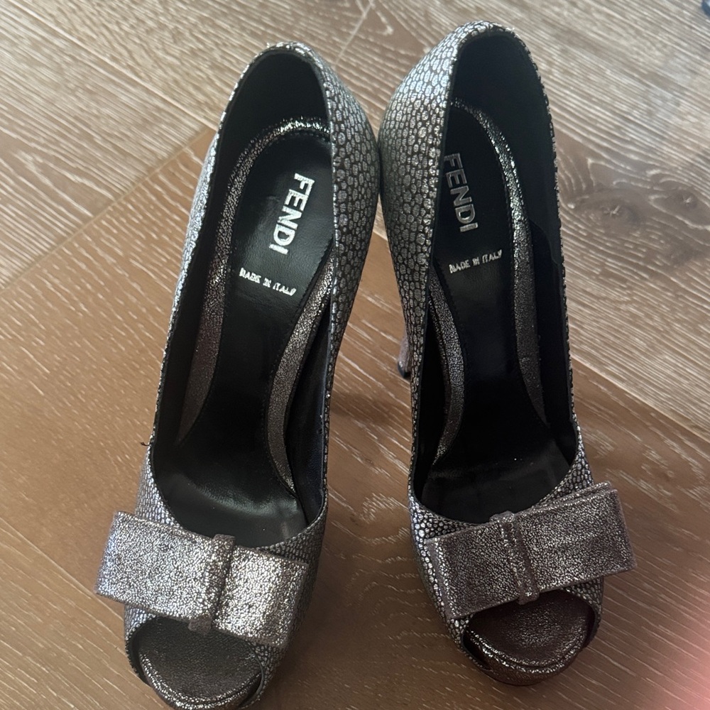 Fendi Women's Metallic Silver Bow Heels